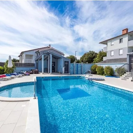 Liam With A Pool Vodnjan